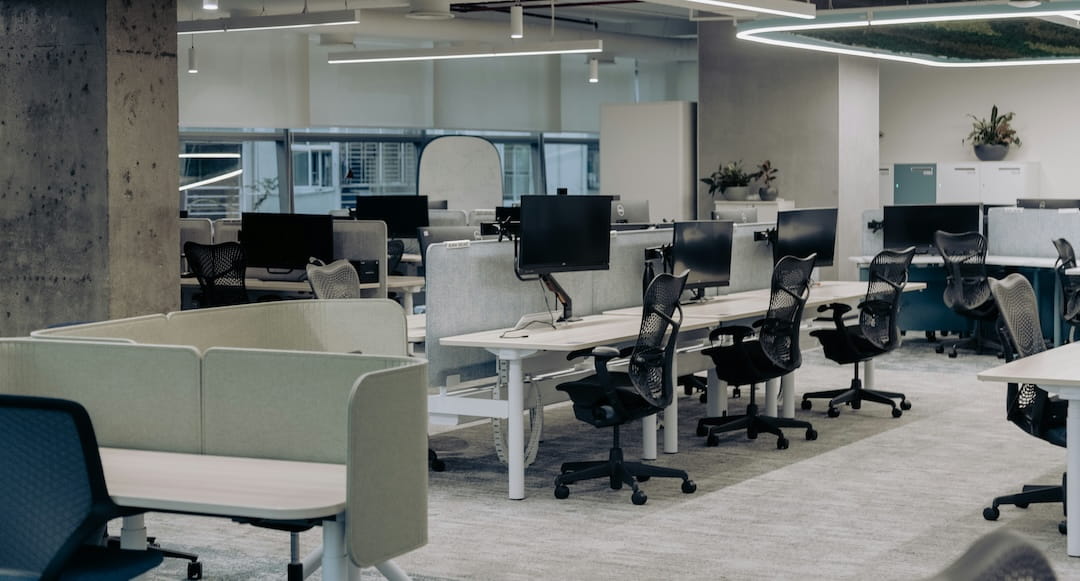 Agencement boutiques ff&e os&e bureaux showroom retail